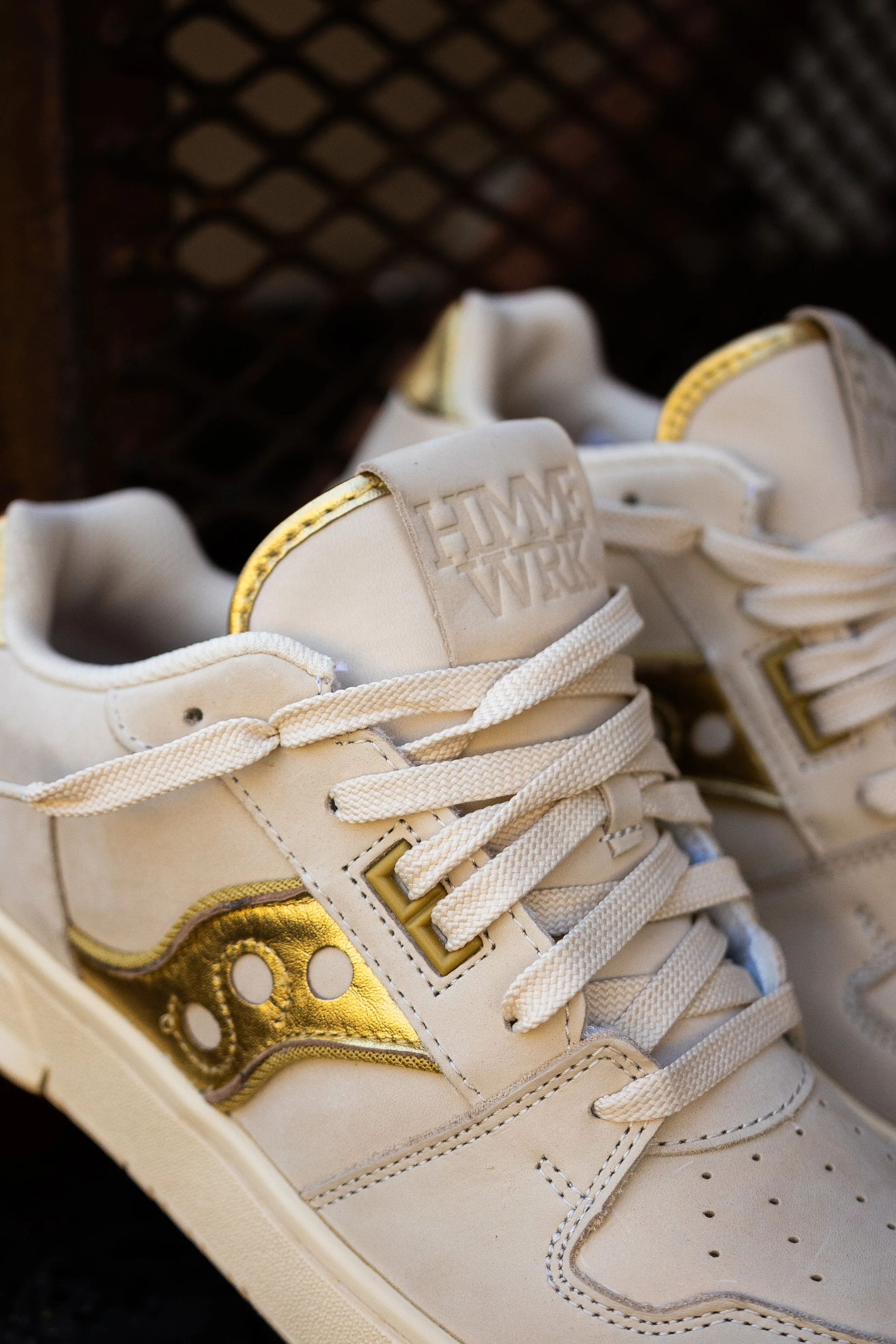 Mens Saucony x Trinidad James Hommewrk Sonic Low 'COACH’S SHOE' (Cream/Gold)