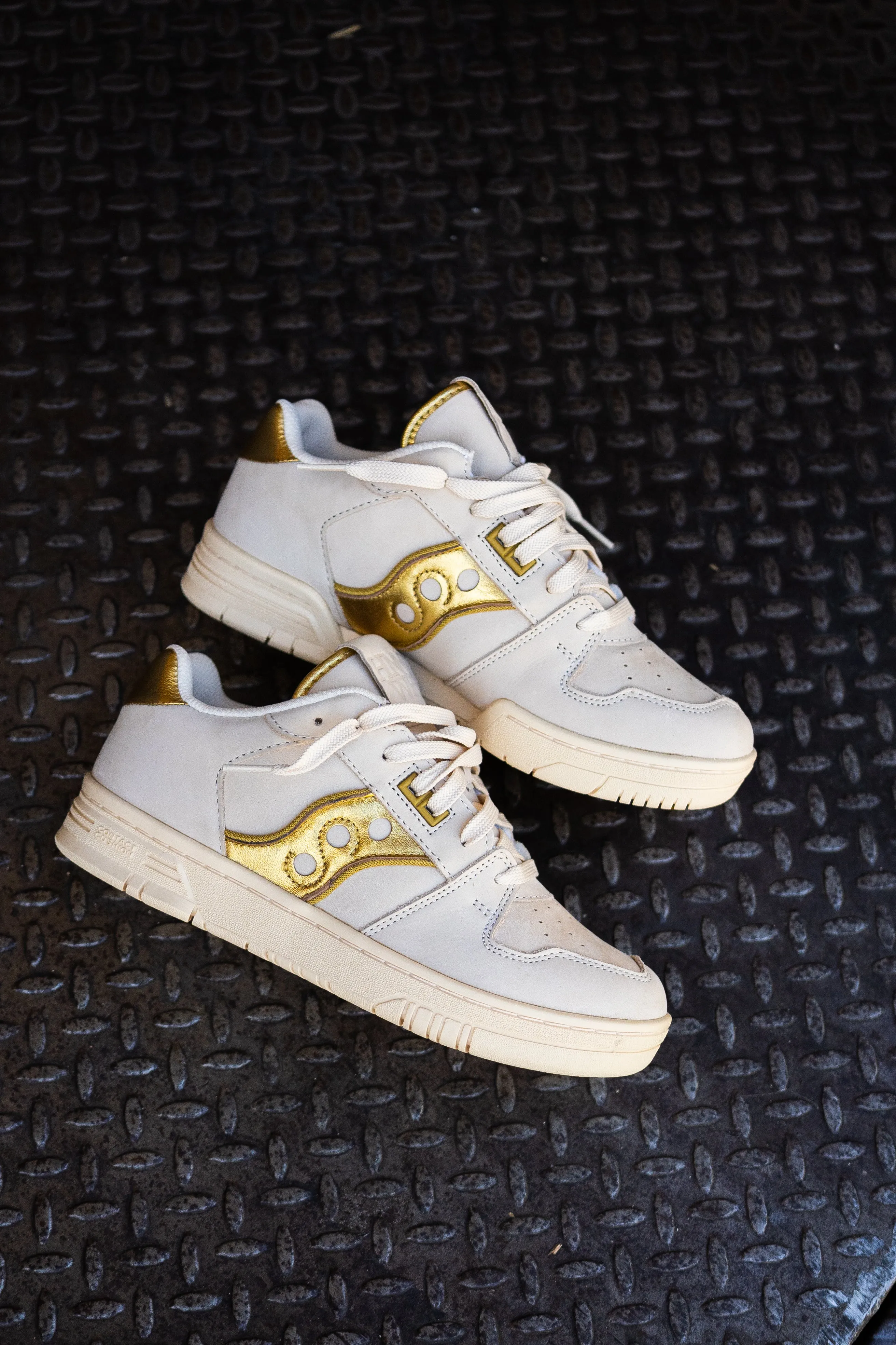 Mens Saucony x Trinidad James Hommewrk Sonic Low 'COACH’S SHOE' (Cream/Gold)