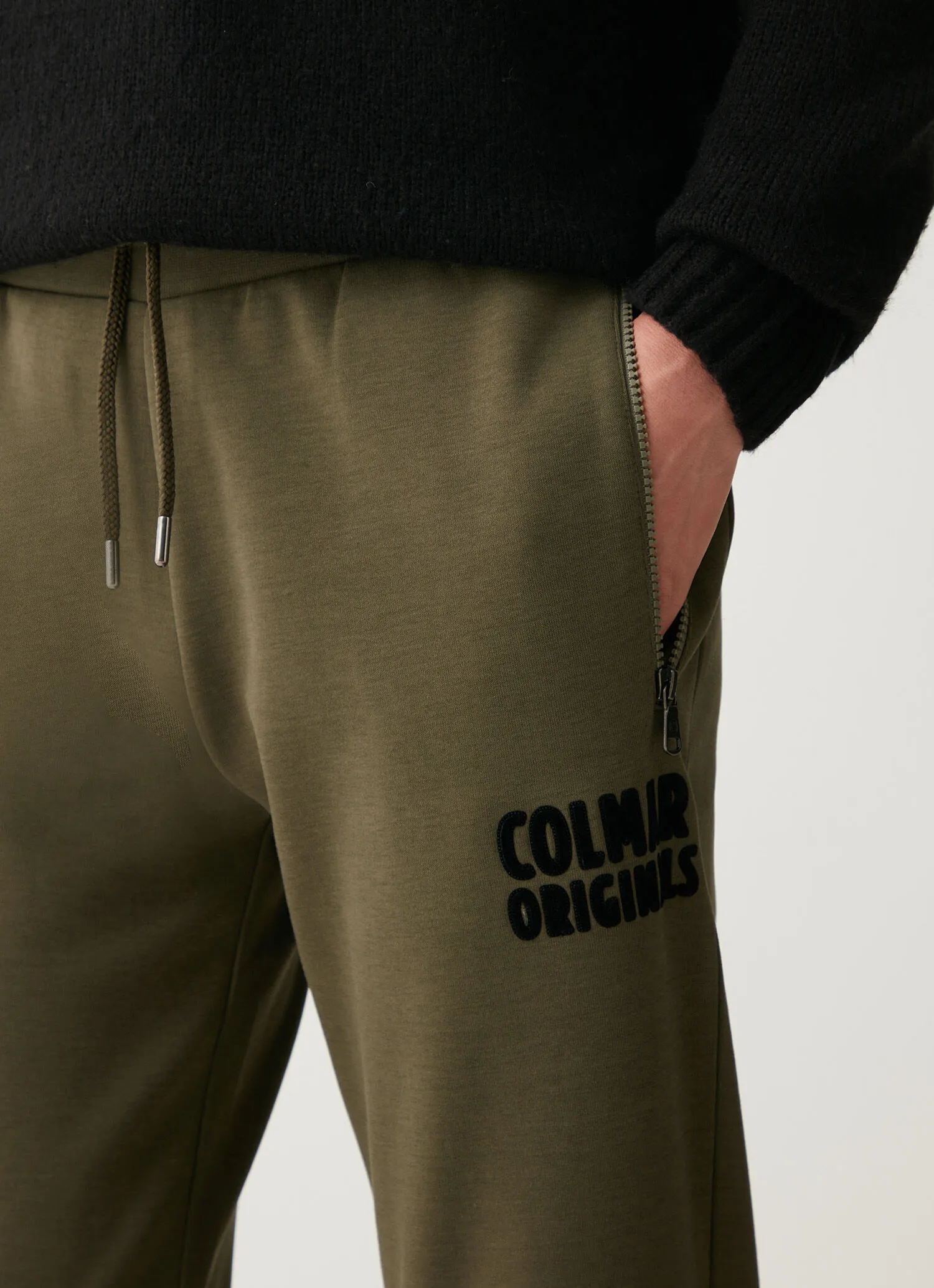 Tracksuit bottoms with zipped pockets-